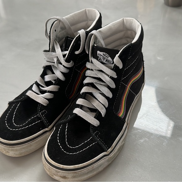 Vans - Picture 3 of 6